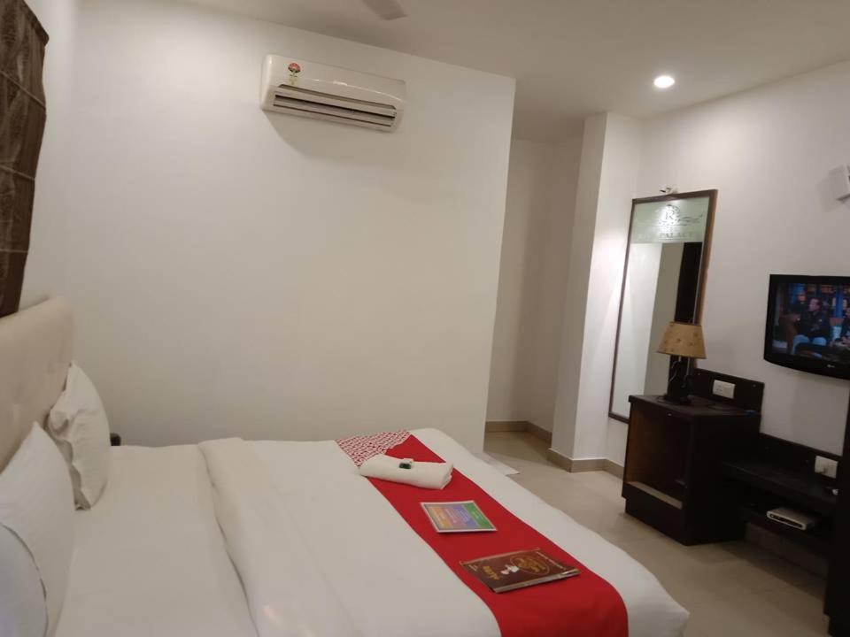 Riya Palace Agra  Buitenkant foto