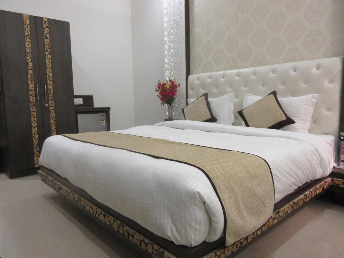 Riya Palace Agra  Buitenkant foto